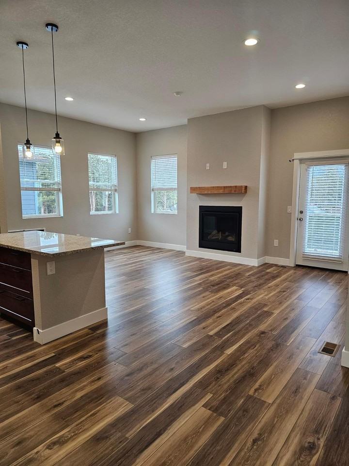 307 Spruce Meadow Grv - Photo 2 of 11