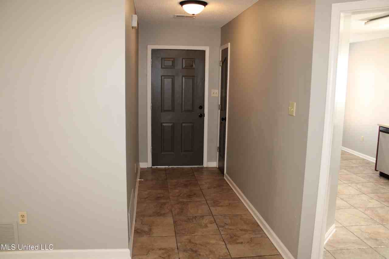 6849 Dogwood Mnr W - Photo 2 of 27