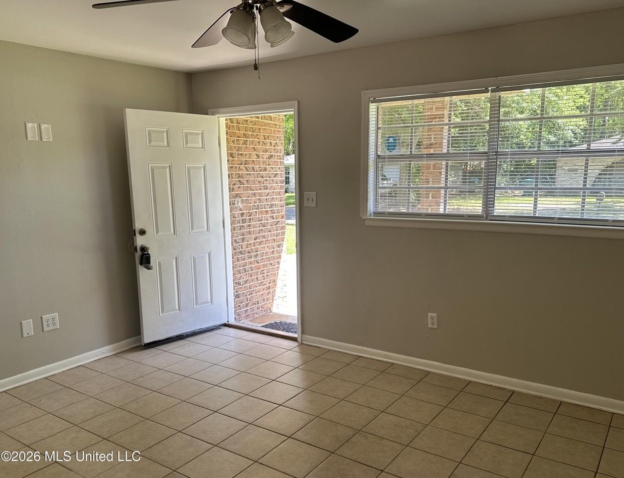 1700 Riverside Dr - Photo 3 of 14