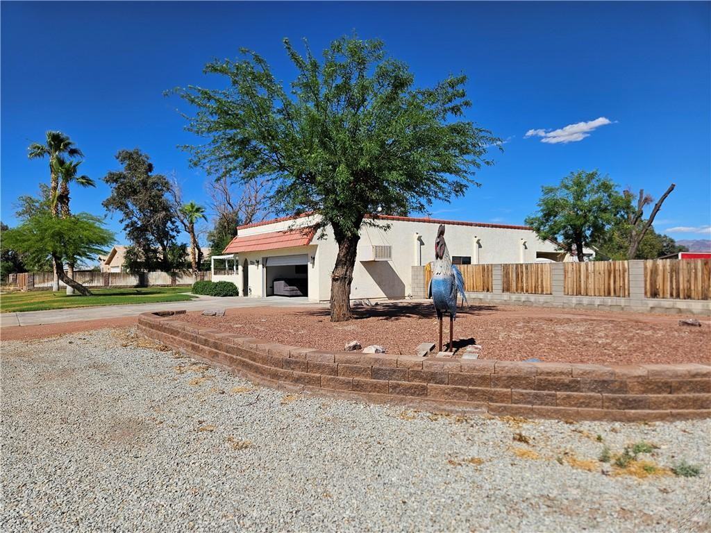 7098 S Kaiser Dr - Photo 2 of 19