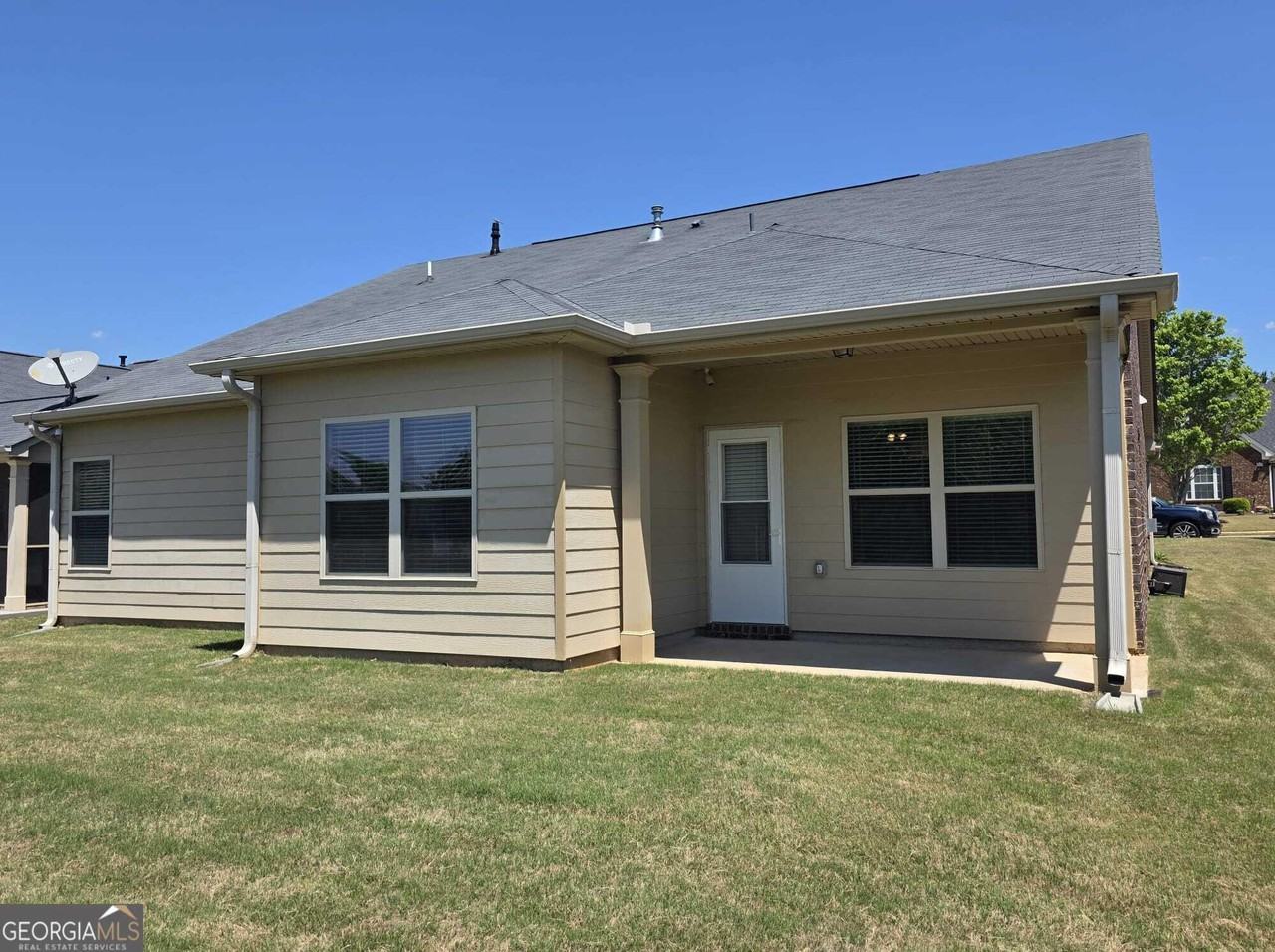 1476 Empress Dr - Photo 4 of 40