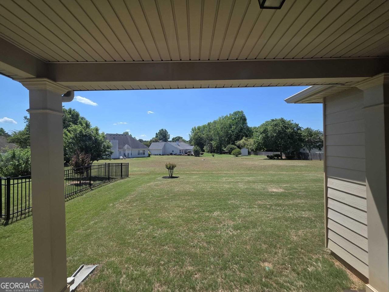 1476 Empress Dr - Photo 6 of 40