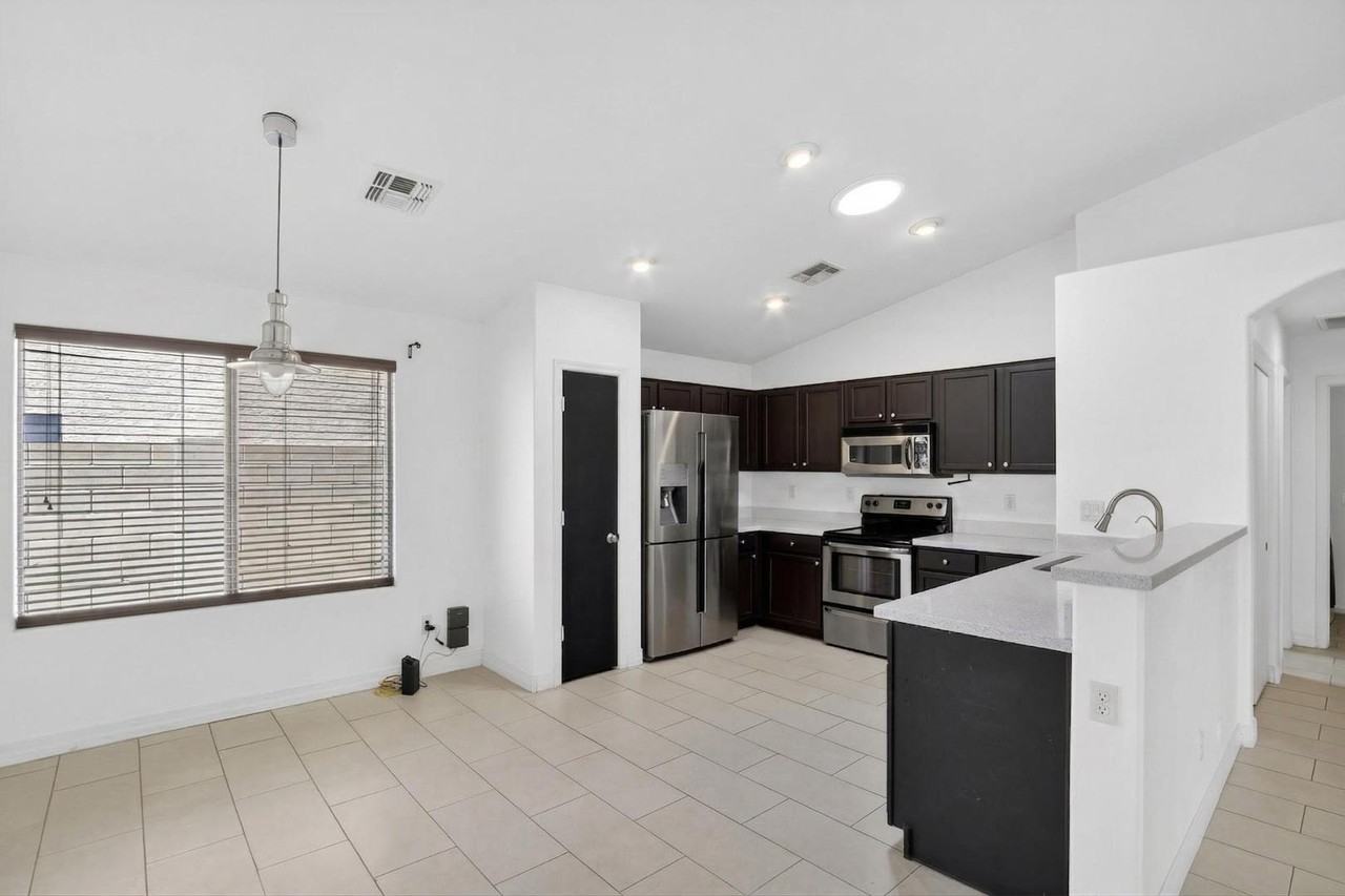 6550 S 44th Ave - Photo 2 of 25