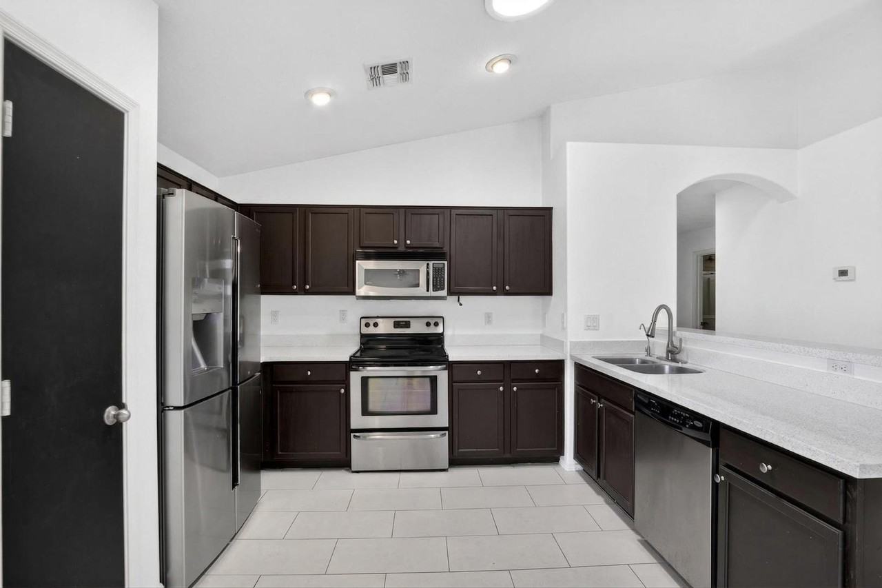 6550 S 44th Ave - Photo 4 of 25