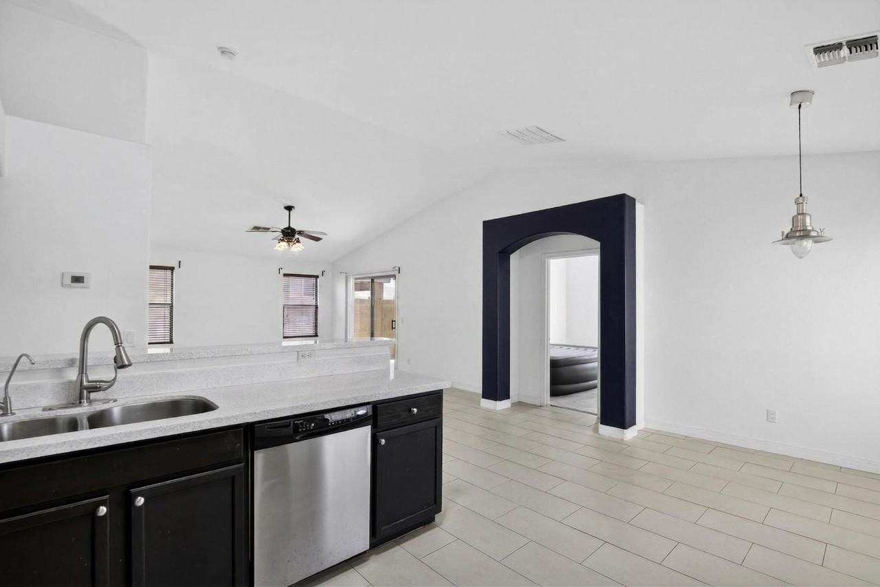 6550 S 44th Ave - Photo 5 of 25