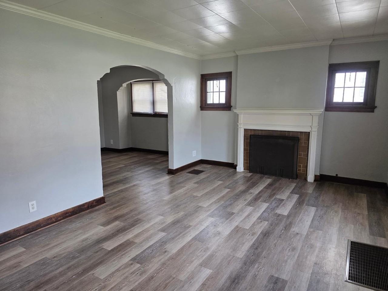 2637 Greenway St - Photo 2 of 18