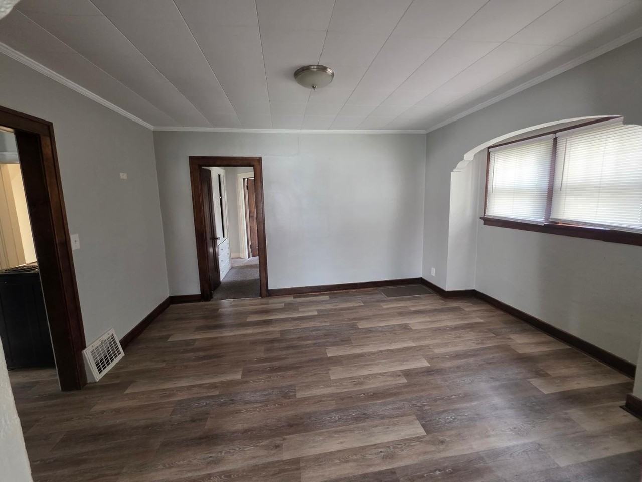 2637 Greenway St - Photo 3 of 18