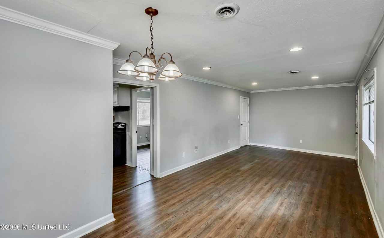 823 Dunton Rd - Photo 3 of 27