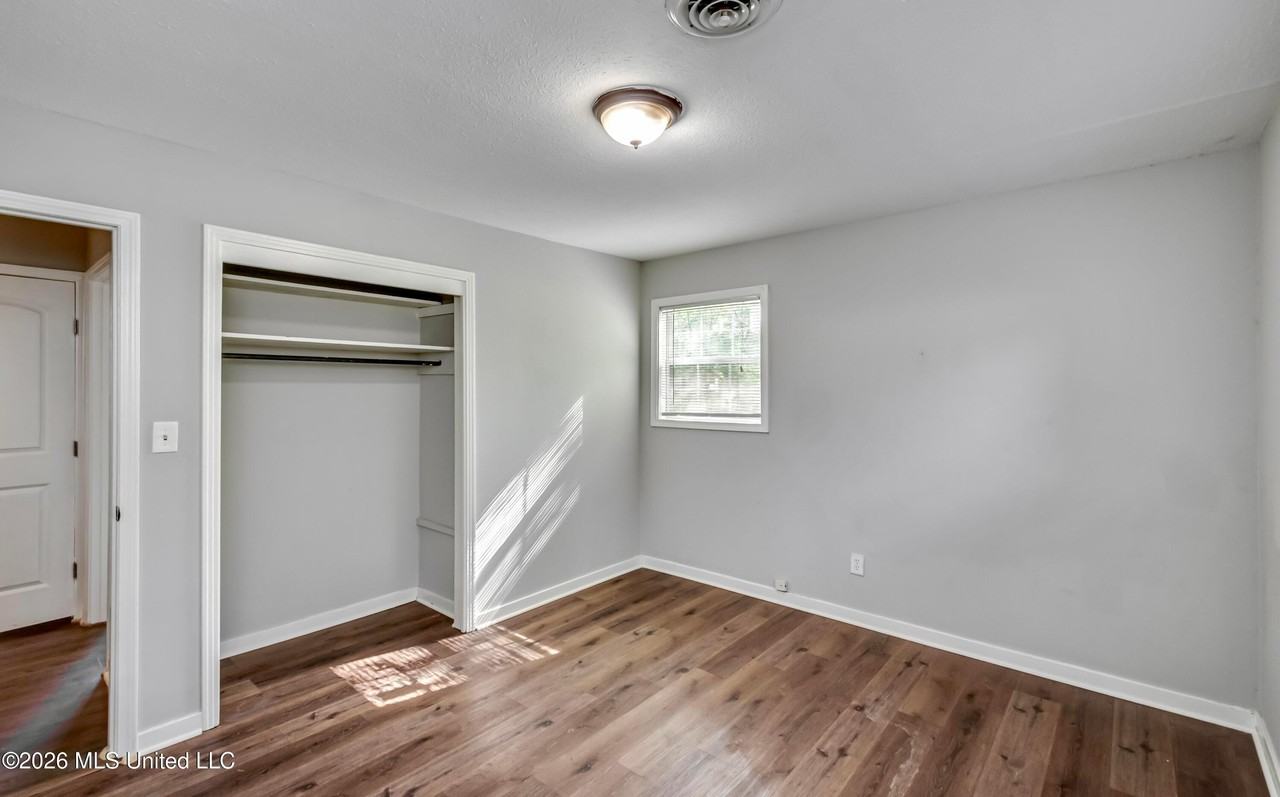 823 Dunton Rd - Photo 5 of 27