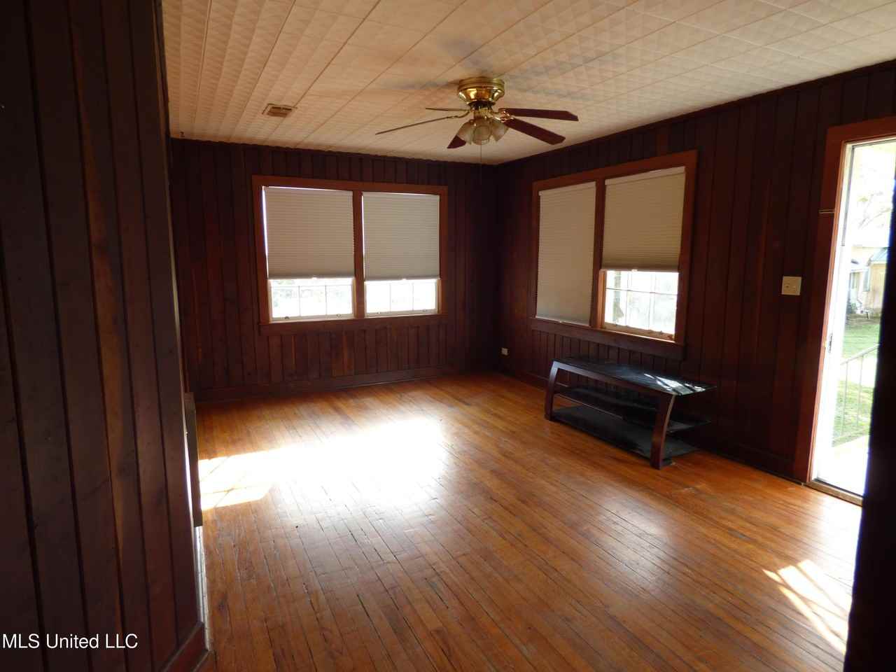 463 Monticello St - Photo 2 of 14