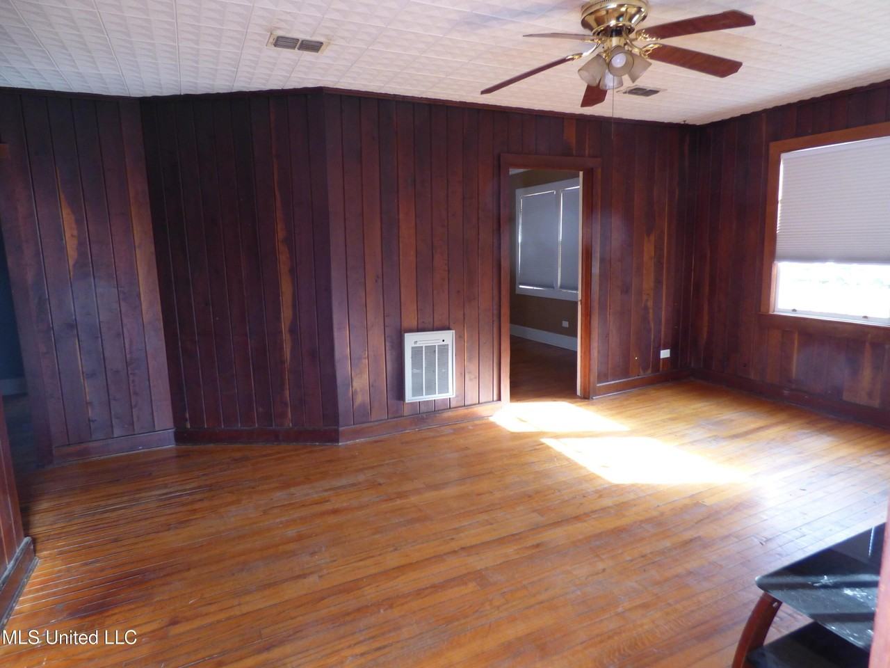 463 Monticello St - Photo 3 of 14