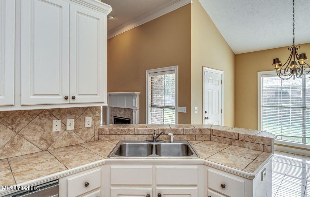 401 Ashtree Ln - Photo 3 of 47