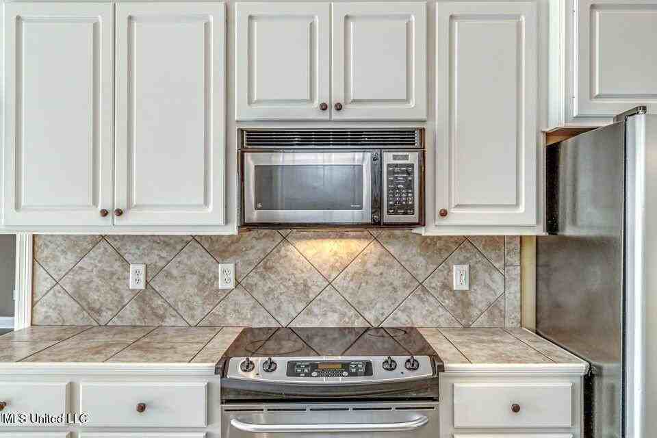 401 Ashtree Ln - Photo 4 of 47