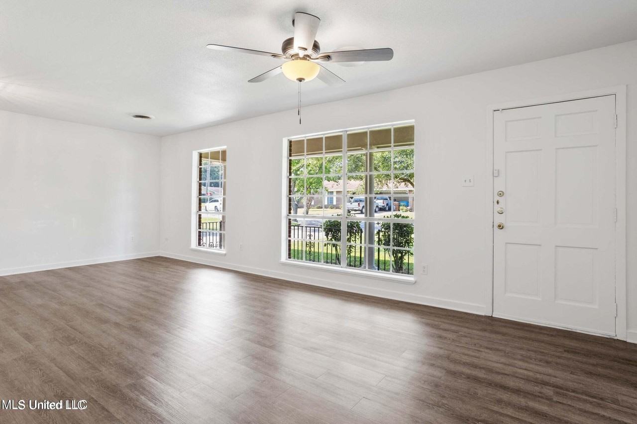 2508 Shady Ln - Photo 3 of 26