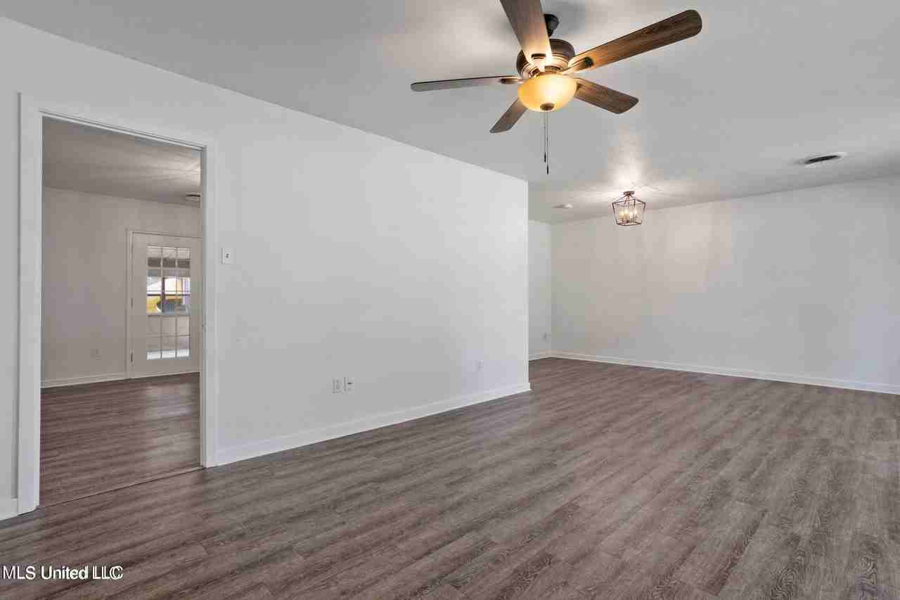 2508 Shady Ln - Photo 5 of 26