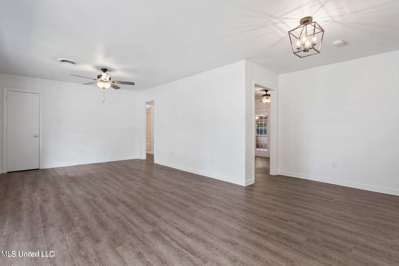 2508 Shady Ln - Photo 6 of 26