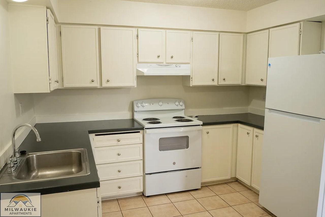 4545 Se Ina Ave #4 - Photo 3 of 13