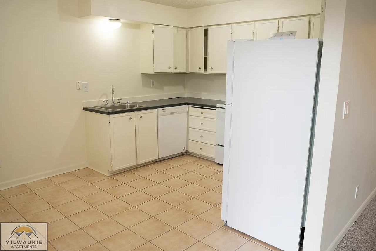 4545 Se Ina Ave #4 - Photo 4 of 13