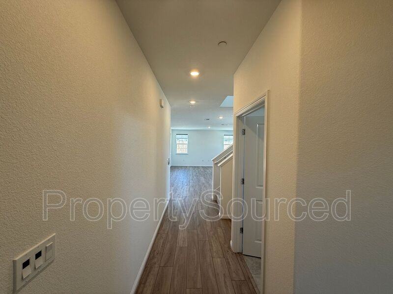1567 Halo Pl - Photo 3 of 38
