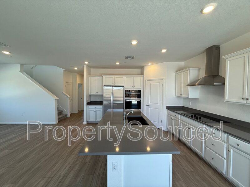 1567 Halo Pl - Photo 5 of 38