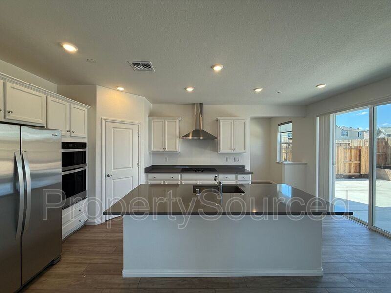 1567 Halo Pl - Photo 6 of 38