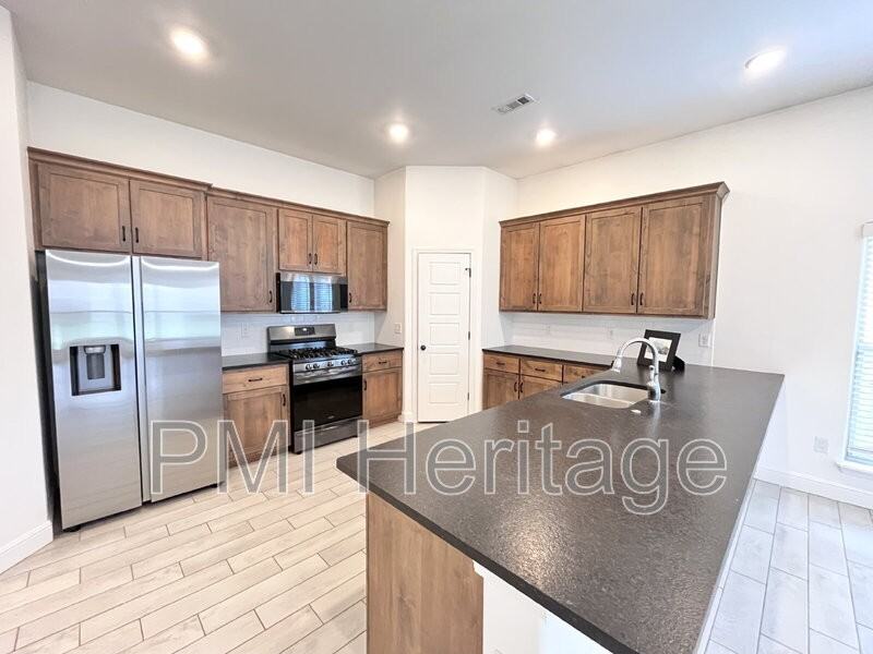 5909 Nw Reynolds St - Photo 4 of 22