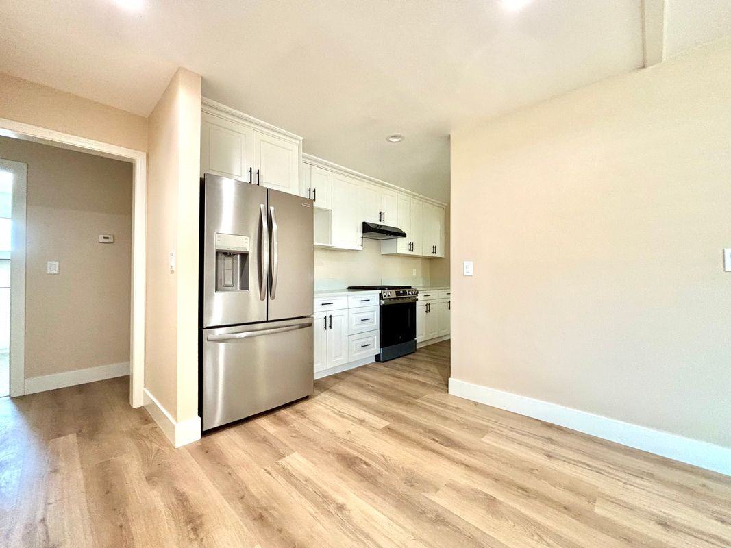 2013 Victoria Dr - Photo 4 of 19