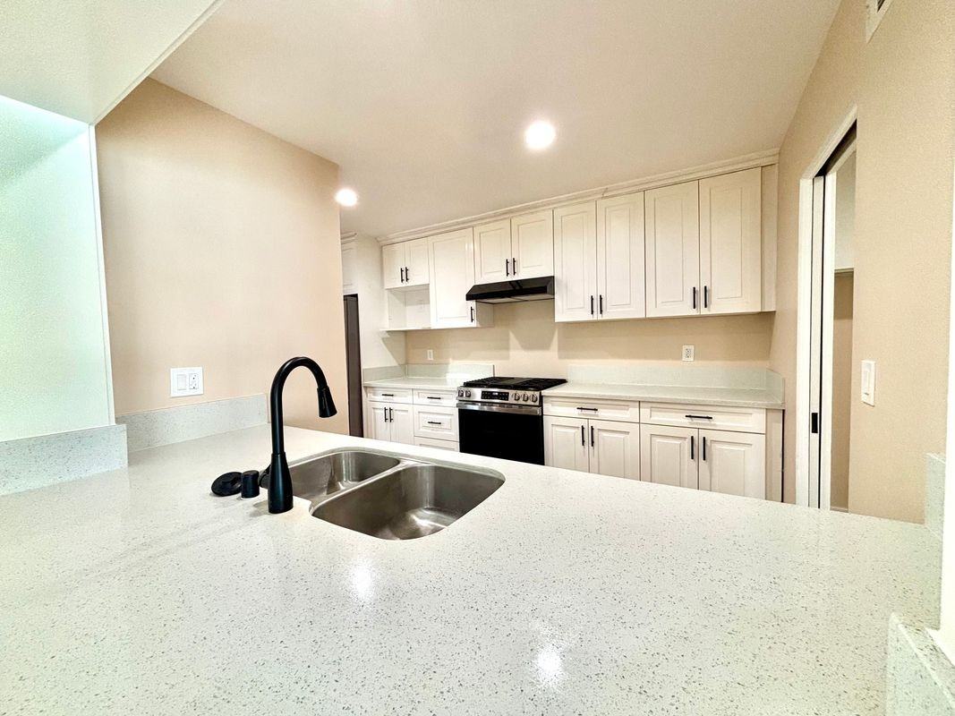 2013 Victoria Dr - Photo 5 of 19