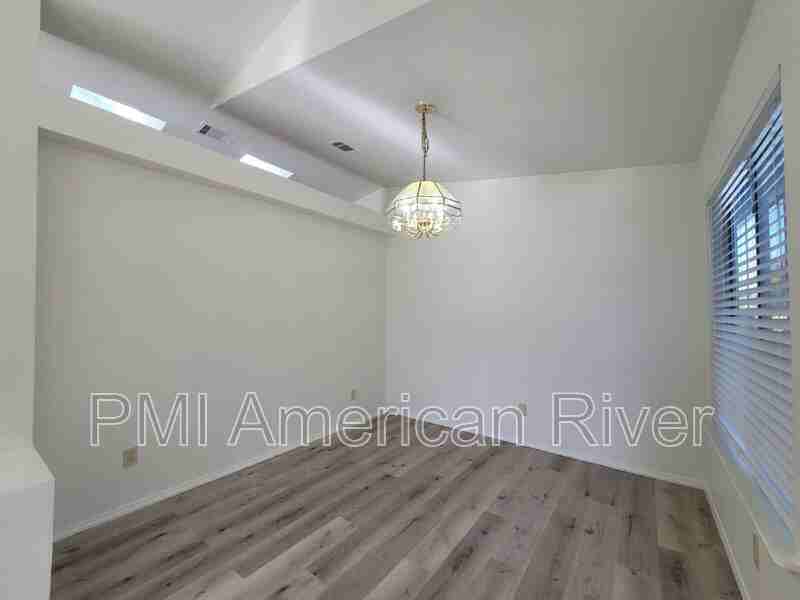 1 Sorbell Ct - Photo 7 of 20