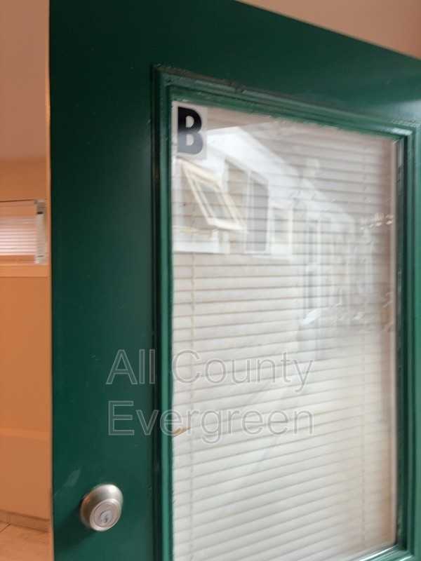 1015 9th St #B - Photo 2 of 18