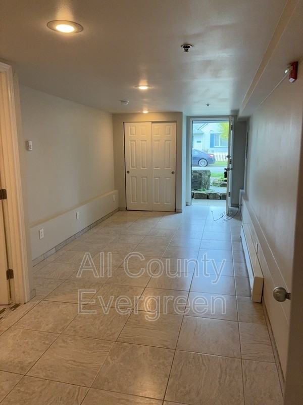 1015 9th St #B - Photo 5 of 18