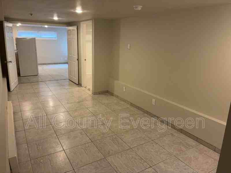 1015 9th St #B - Photo 6 of 18