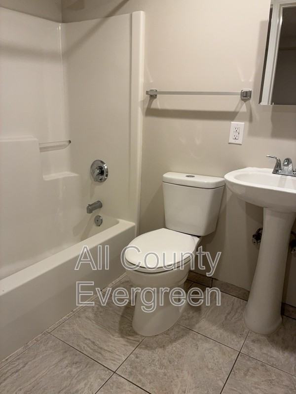 1015 9th St #B - Photo 7 of 18