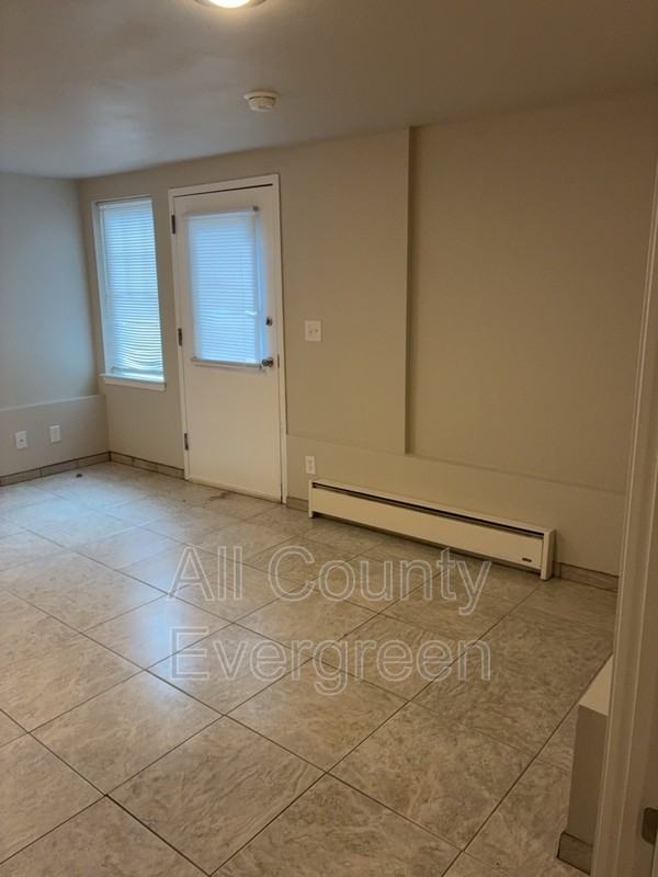 1015 9th St #B - Photo 7 of 18
