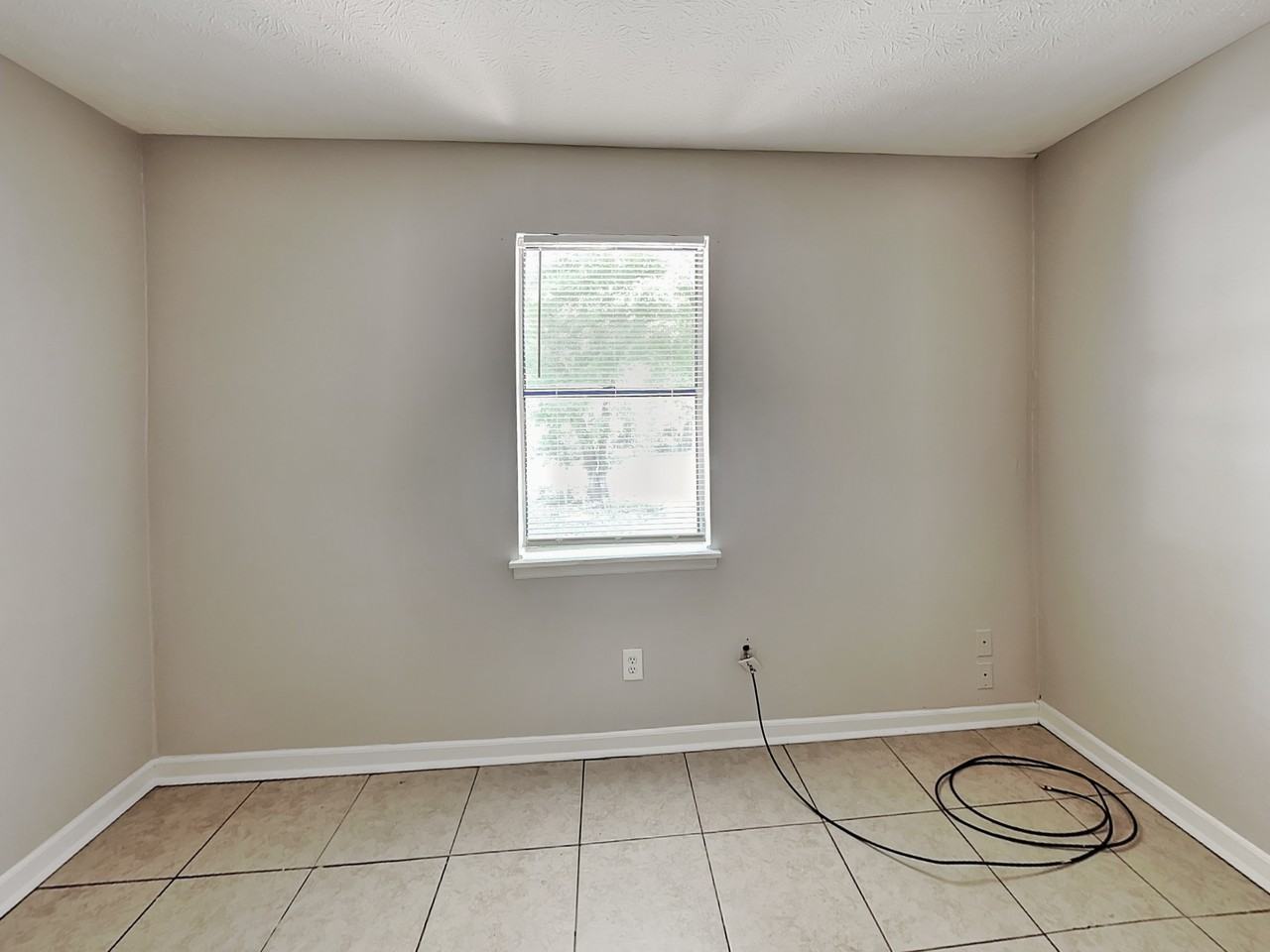 1289 Knoll Ct Nw - Photo 6 of 14