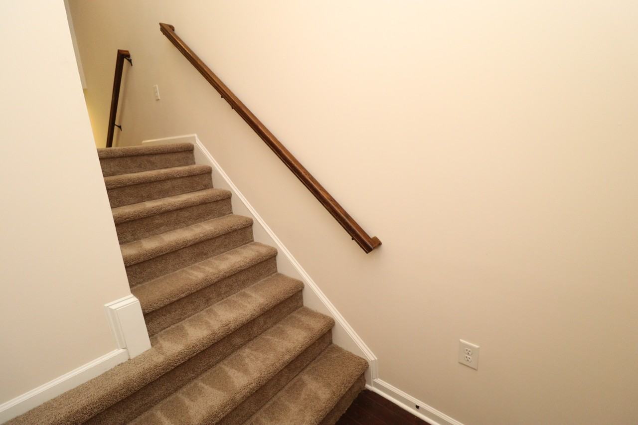 1405 Regents Ln - Photo 2 of 43