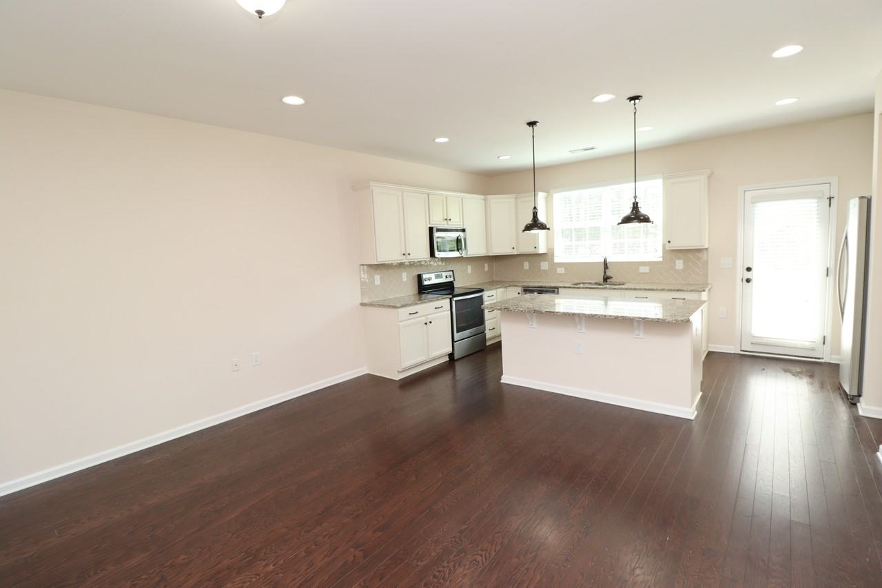 1405 Regents Ln - Photo 3 of 43