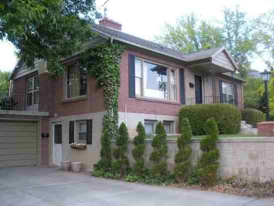 697 Es - Photo 2 of 8