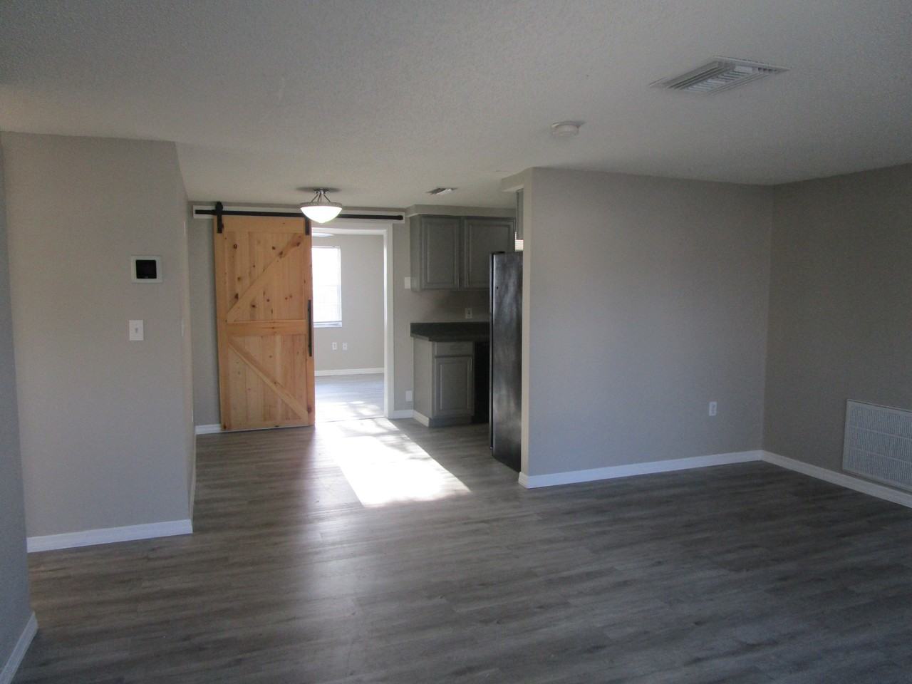 11611 Constance Dr - Photo 4 of 27