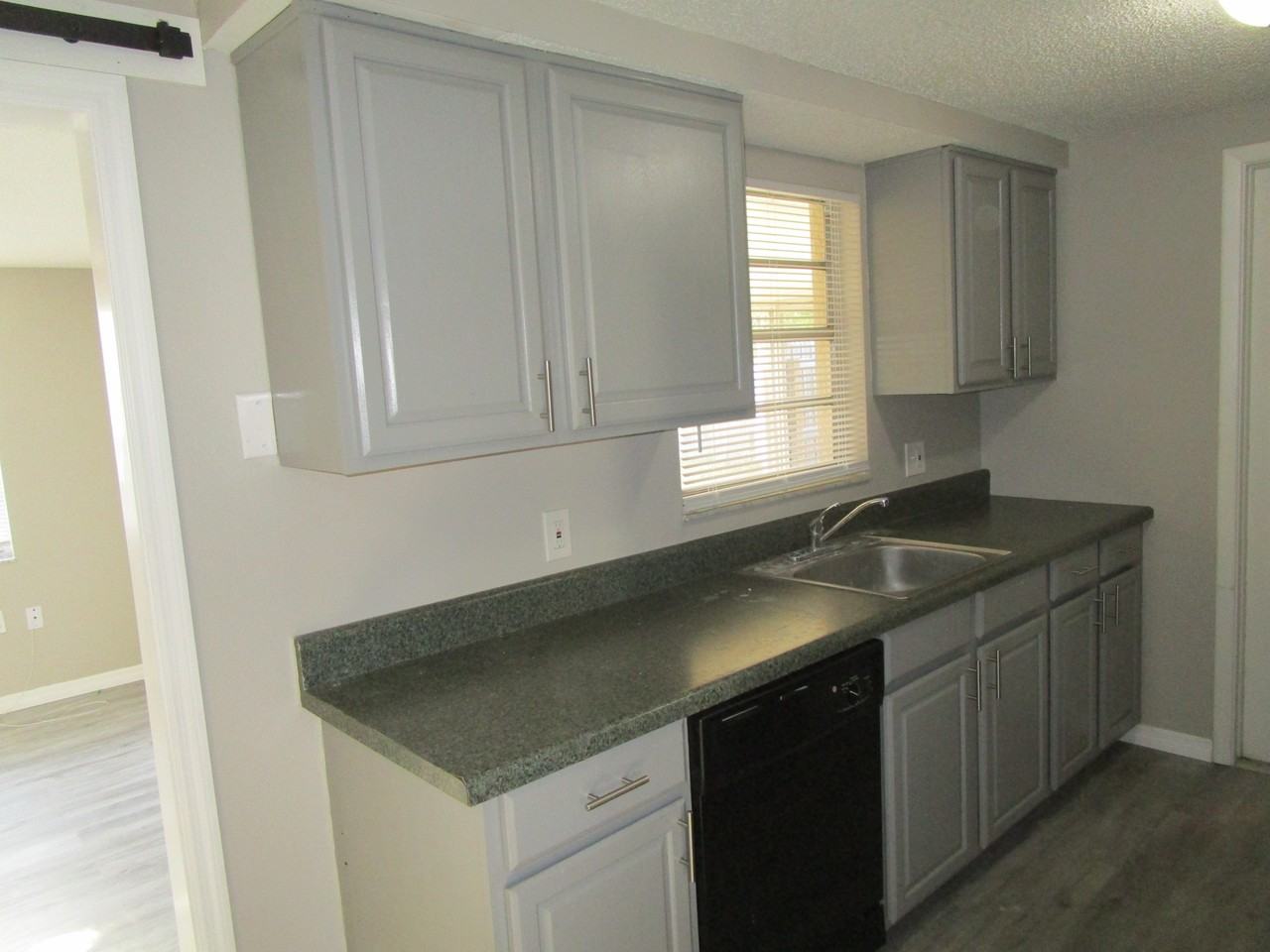 11611 Constance Dr - Photo 7 of 27