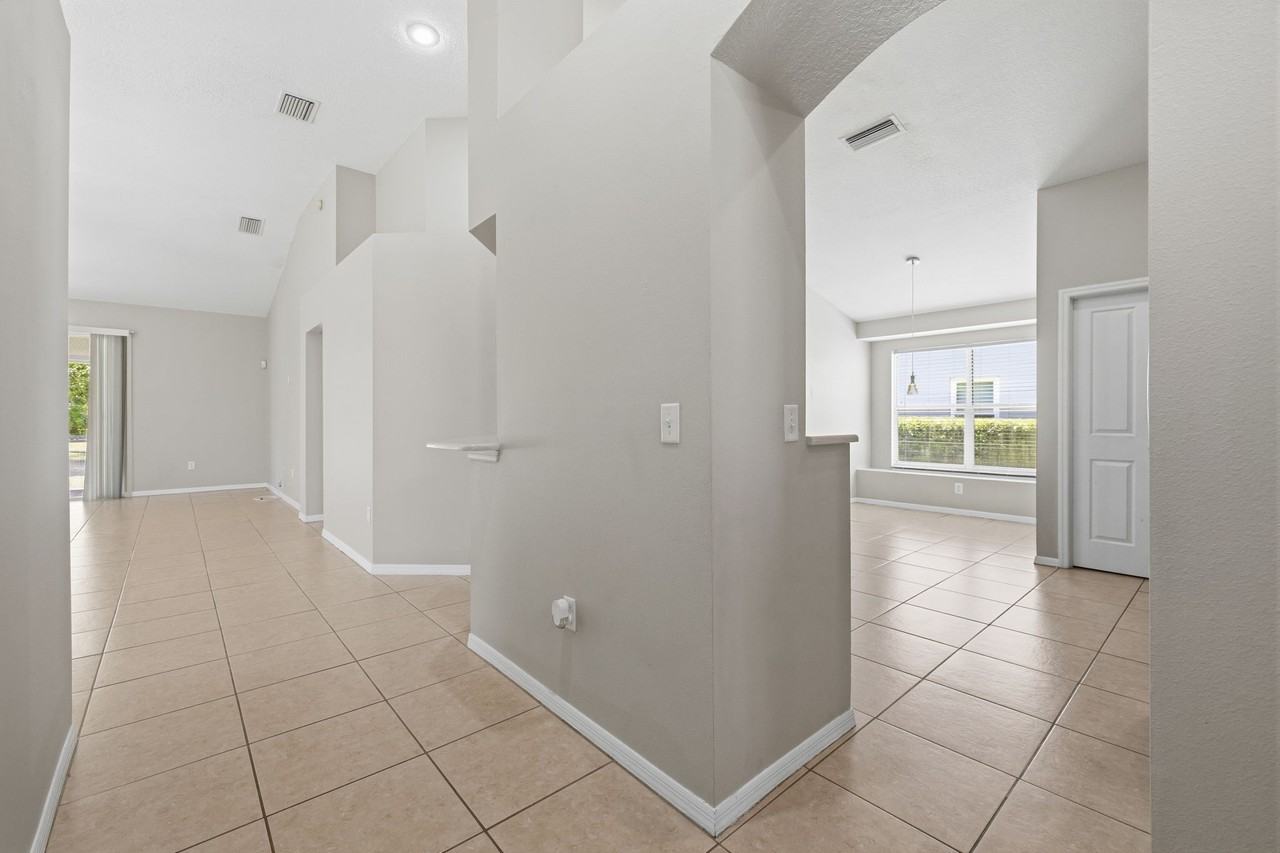 11906 Derbyshire Dr - Photo 3 of 26