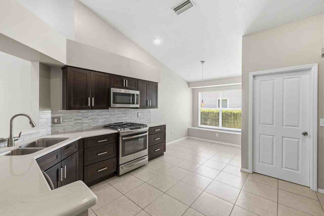 11906 Derbyshire Dr - Photo 4 of 26