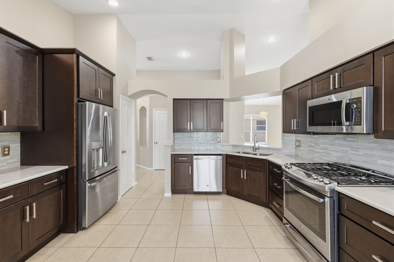 11906 Derbyshire Dr - Photo 5 of 26