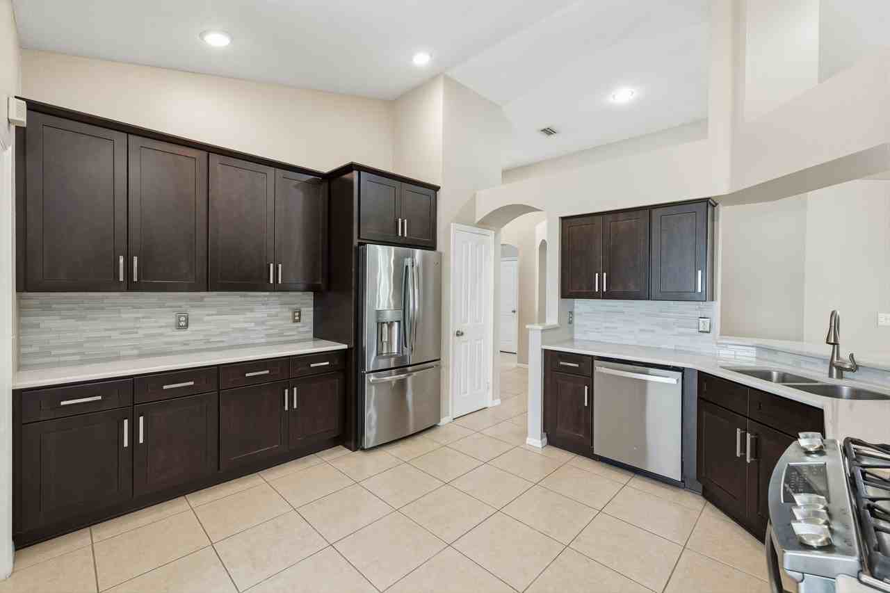 11906 Derbyshire Dr - Photo 6 of 26