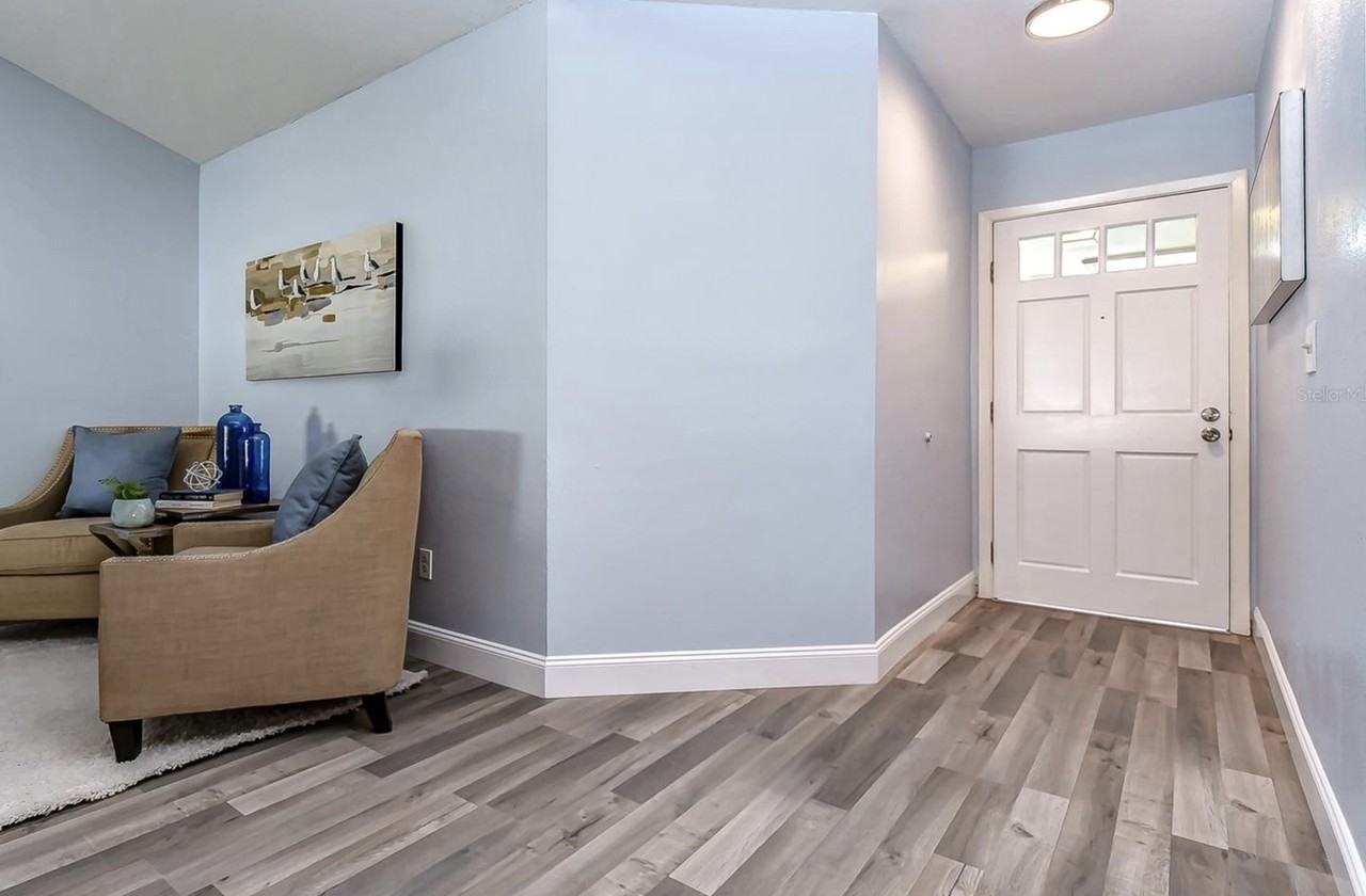 5008 Pennsbury Dr - Photo 2 of 22