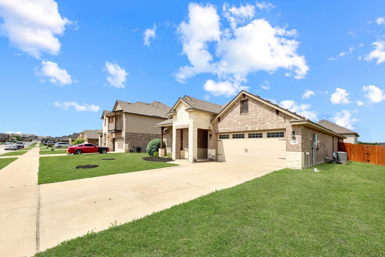 5101 Primavera Ln - Photo 3 of 30