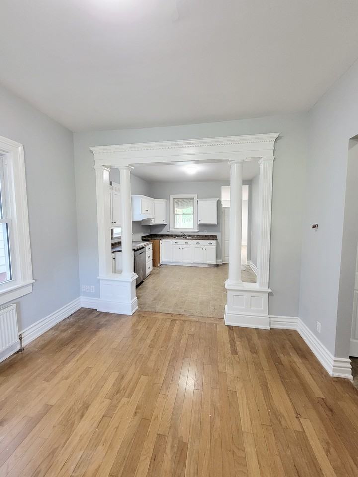 211 Park St - Photo 3 of 34