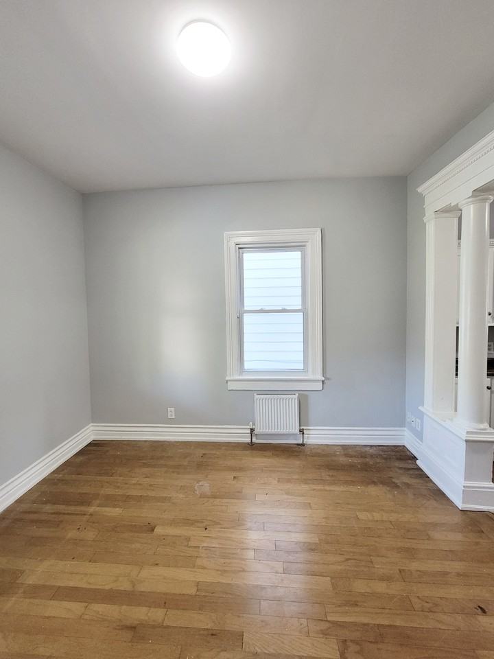 211 Park St - Photo 4 of 34