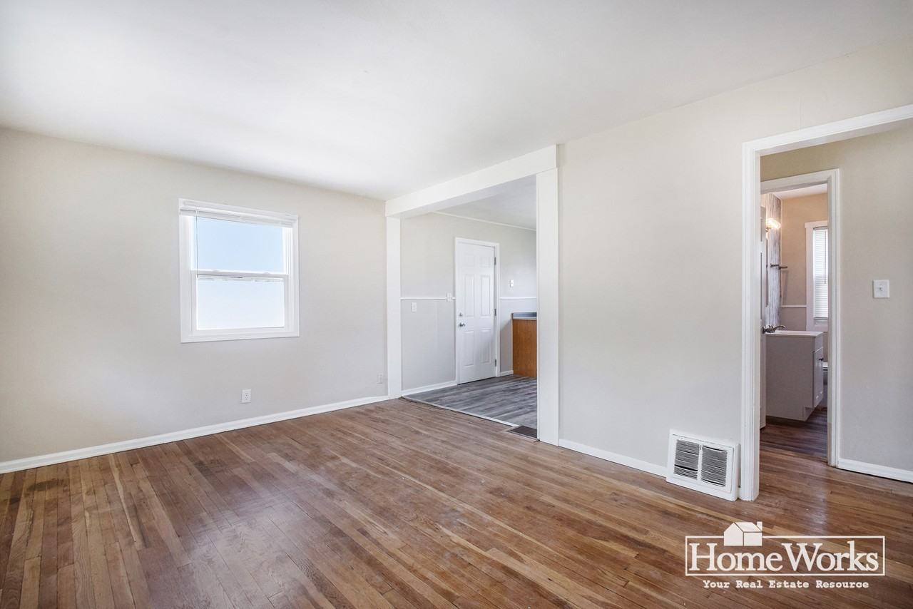 164 S Gladstone Ave - Photo 2 of 14