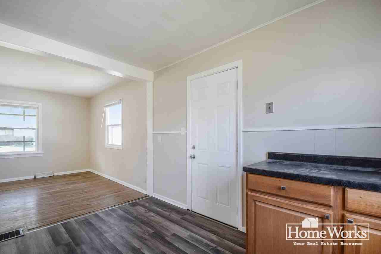 164 S Gladstone Ave - Photo 5 of 14